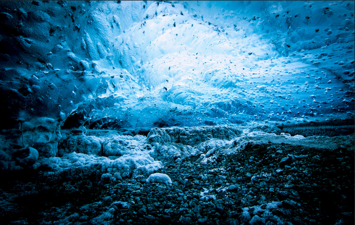 Eishöhle unter Wasser