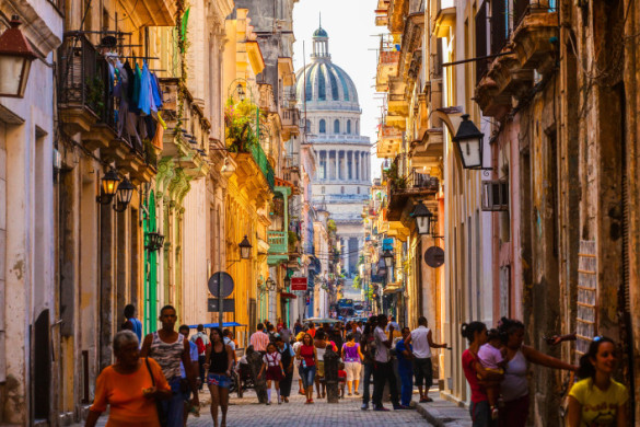 old-streets-of-havana-with-a-view-of-the-capitol-shutterstock_312697145-editorial-only-denys-turavtsov-2-707x471