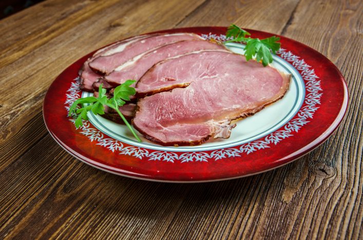 hangikjot-hung-meat-traditional-festive-food-in-iceland-served-at-christmas-shutterstock_269257244-2