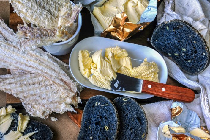 icelandic-typical-dried-fish-hardfiskur-with-charcoal-bread-and-butter-shutterstock_358363931-2