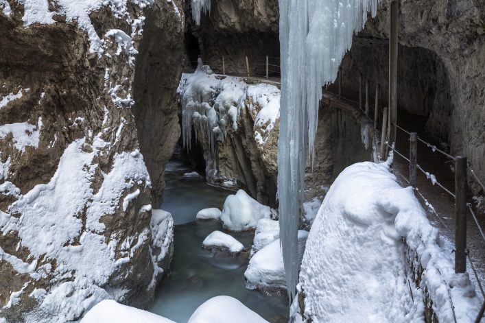 Die Partnachklamm in Bayern im Winter