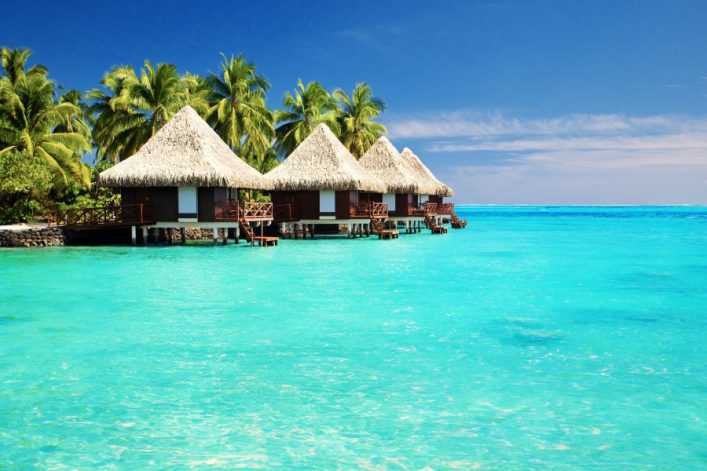 bungalow_borabora_shutterstock_95926138_900x600