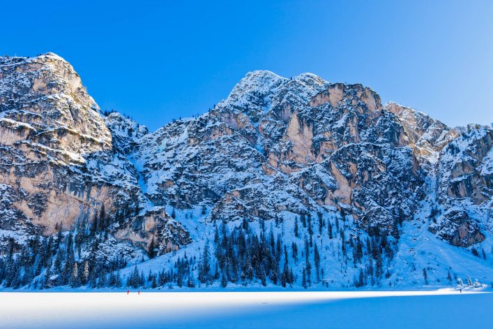 Der Pragser Wildsee ist auch im Winter einen Besuch wert.