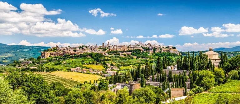 old-town-of-orvieto-umbria-italy-istock_000066914147_large-2-1