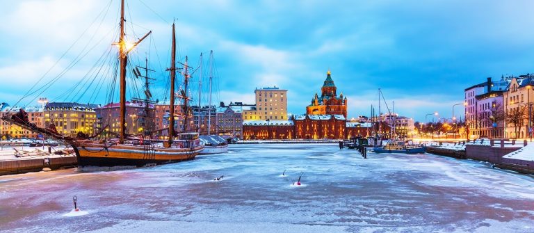 Die finnische Stadt Helsinki im Winter