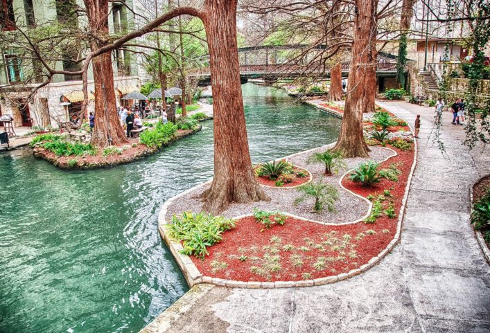 san-antonio-riverwalk-texas-shutterstock_137922257-2