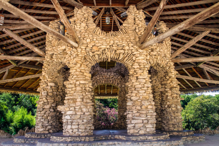 sunken-garden-pavilion-istock_000025453412_large-2