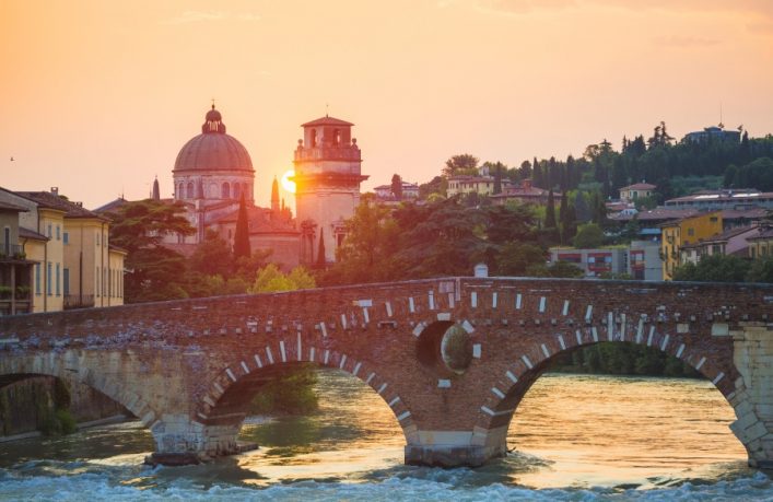 Ponte-Pietra-Verona-Italien_iStock_472185337_900x600
