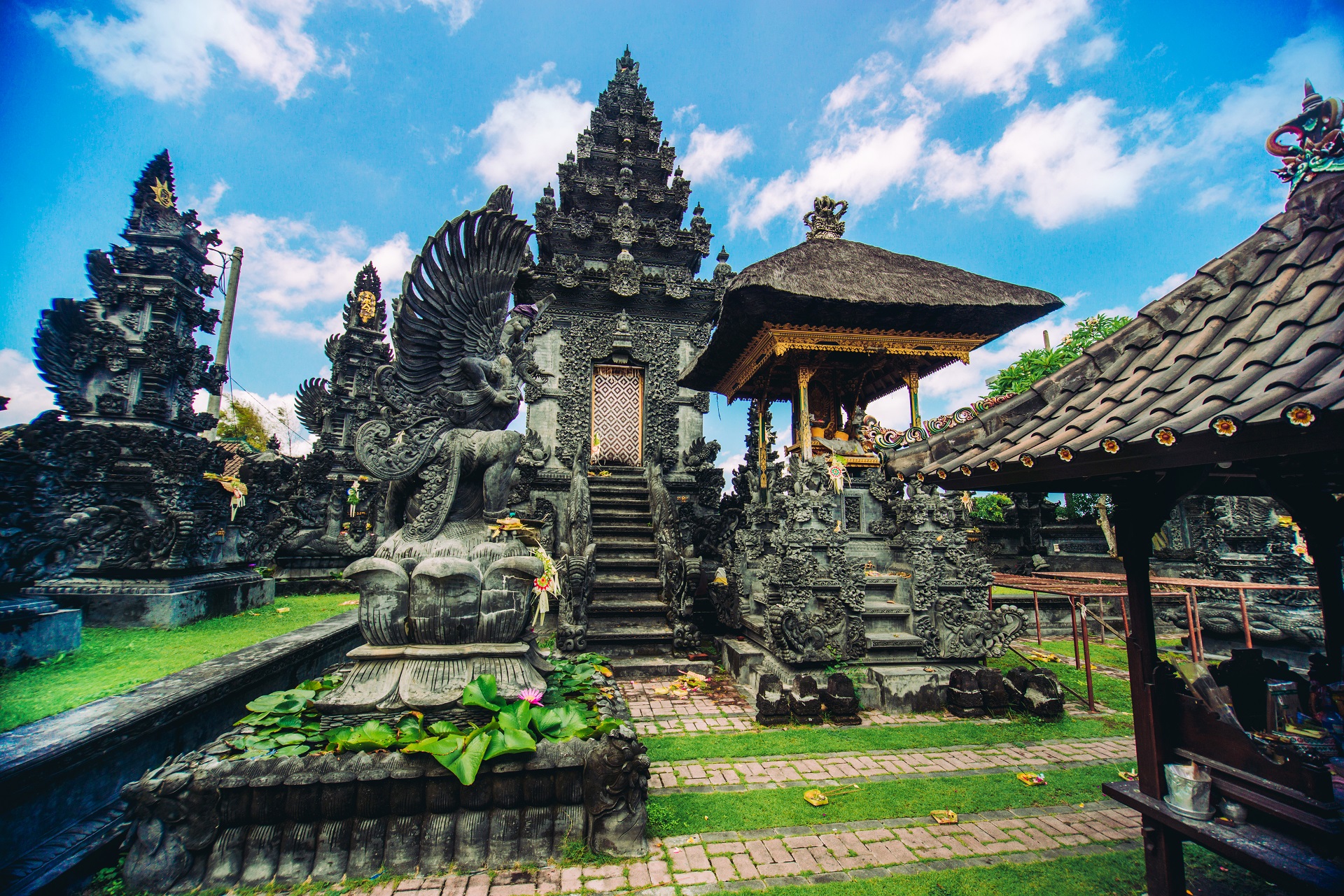 Auf Bali gibt es zahlreiche hübsche Tempel