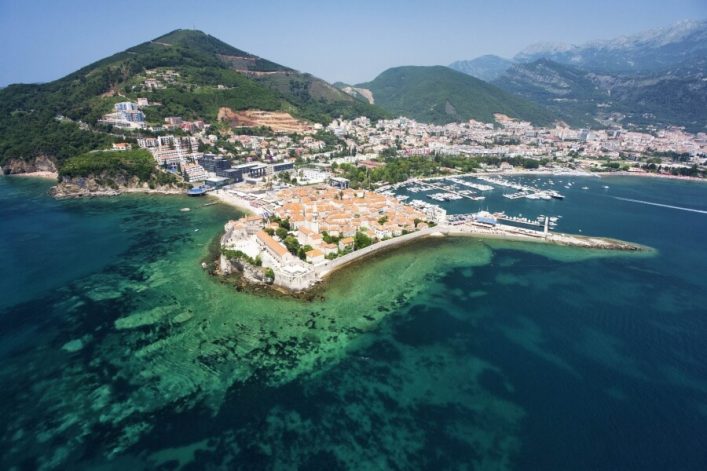 die-altstadt-von-budva-montenegro-istock-170148645_900x600