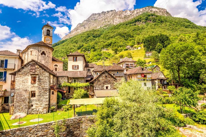 lavertezzo-valle-verzasca-tessin-shutterstock_383747161-2