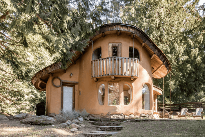 Airbnb_Mayne-Island_Erdhaus_1720832_Aussenansicht-707×471-1