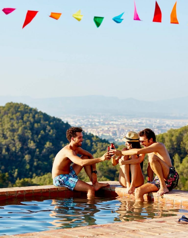 Rooftop-Pool-Barcelona-iStock-605559177