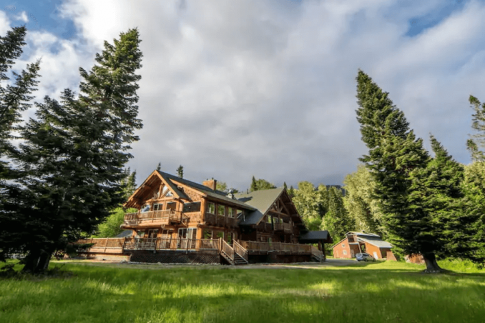 UG-Airbnb_blockhuette1-1