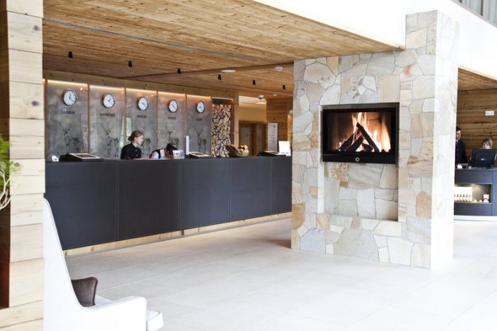 UG-Grand-Tirolia-Hotel-Kitzbuhel-Lobby