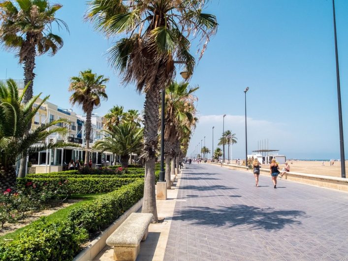 Die Strand Promenade von Valencia in Spanien