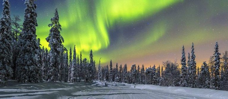 finland-aurora-borealis-istock_000023507920_large-e1546929033849