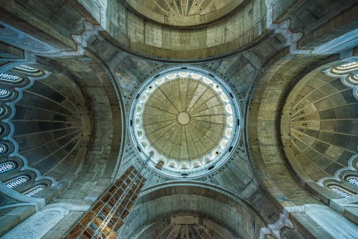 inside-the-church-of-saint-sava-in-belgrade-city-shutterstock_427624882-editorial-only-fotokon-2