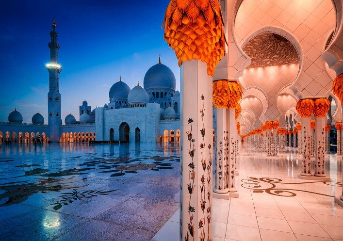 night-view-at-sheikh-zayed-grand-mosque-abu-dhabi-shutterstock_418615642-editorial-only-marekkijevsky-2