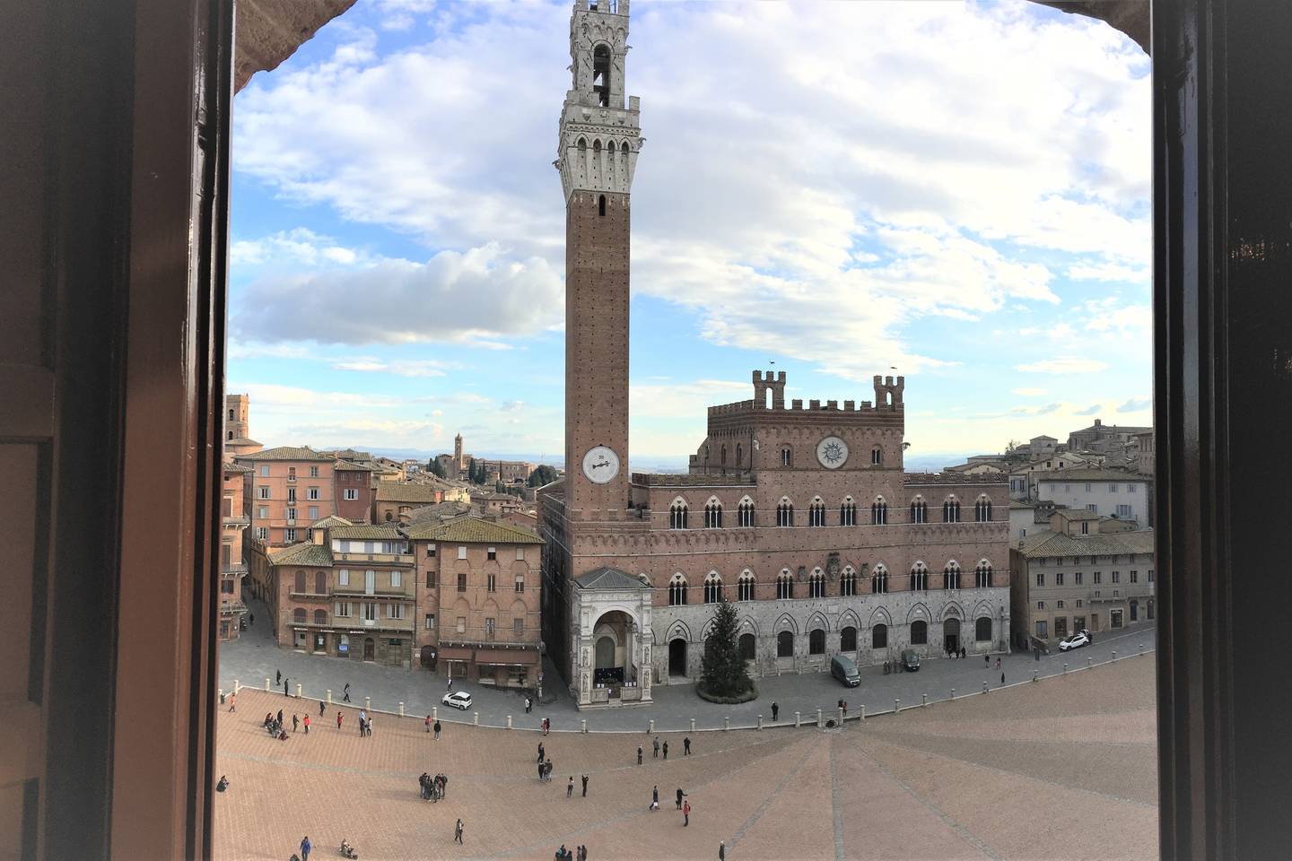 Ein Apartment iin Siena mit direktem Blick auf den Piazza del Camp und seinen Palast.