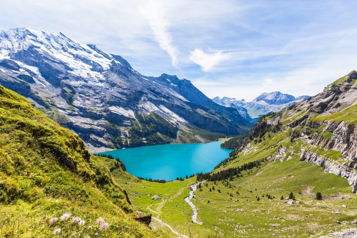 Blick auf den Oeschinensee in der Schweiz