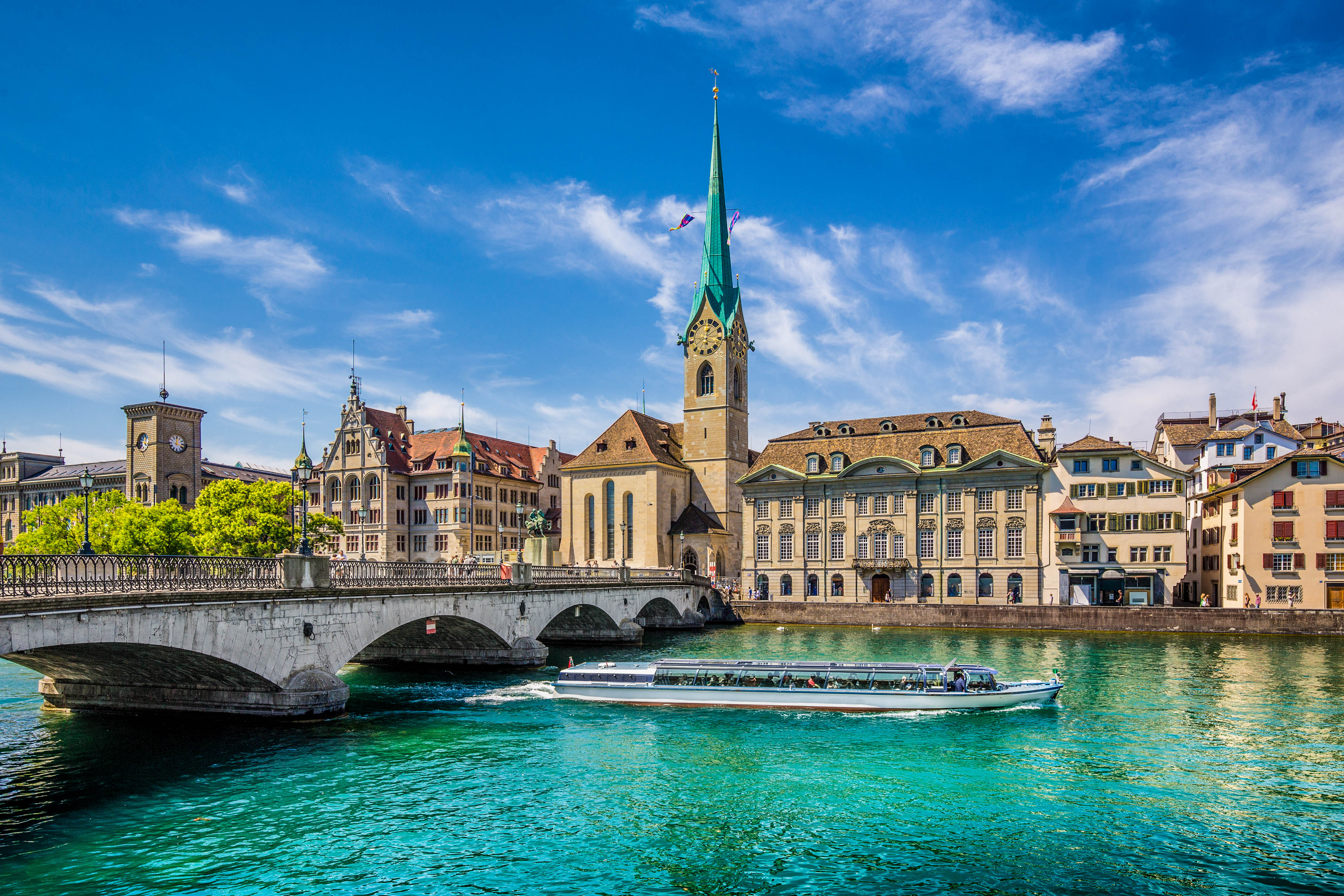 Eine Bootsfahrt auf der Limmat in Zürich