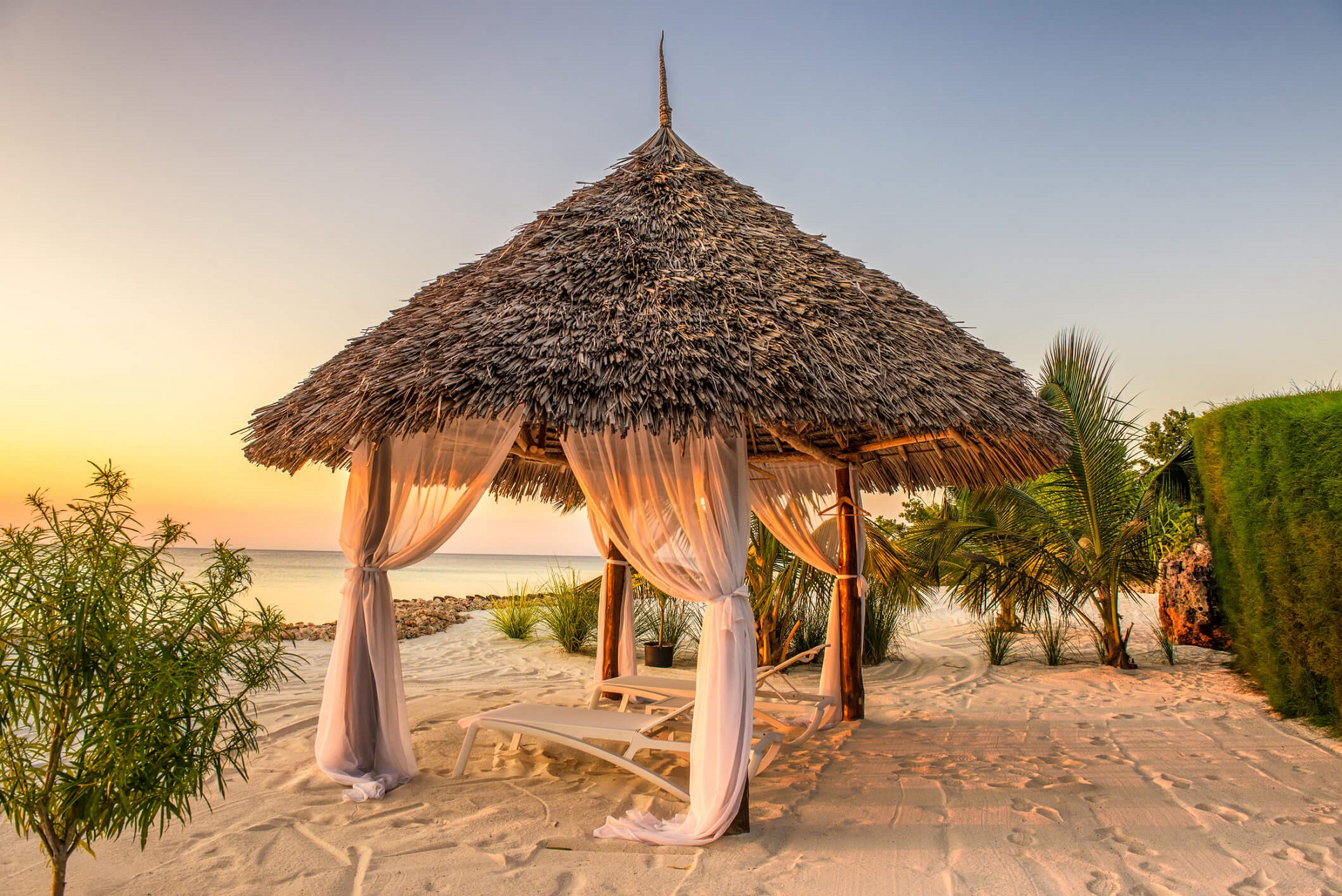 Offene Strandhütte am Strand von Sansibar