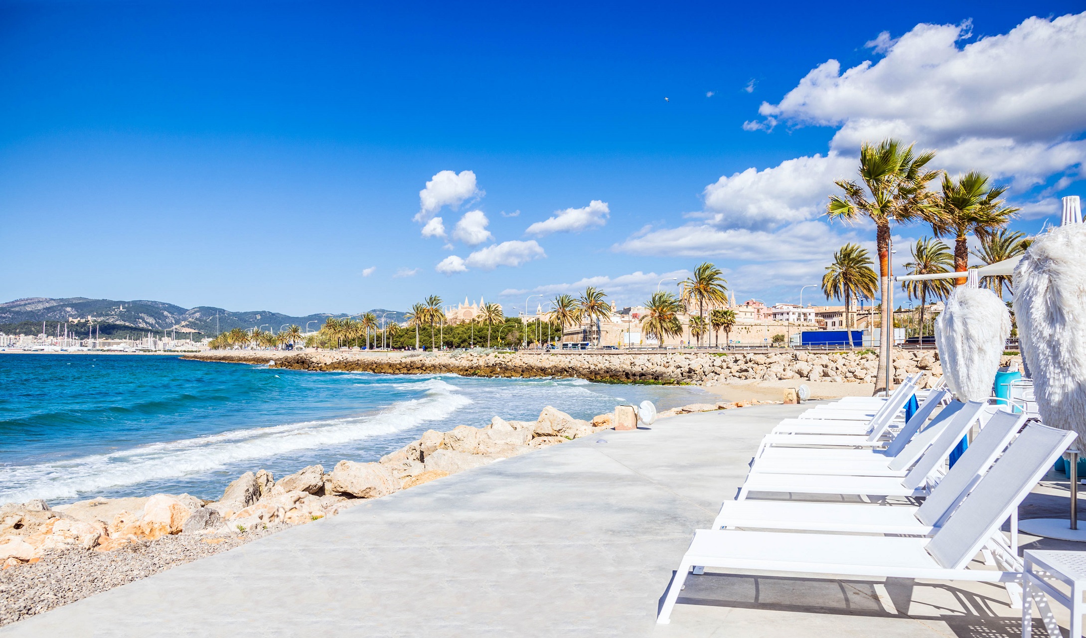 Strand und Promenade an der Playa de Palma, Palma de Mallorca.
