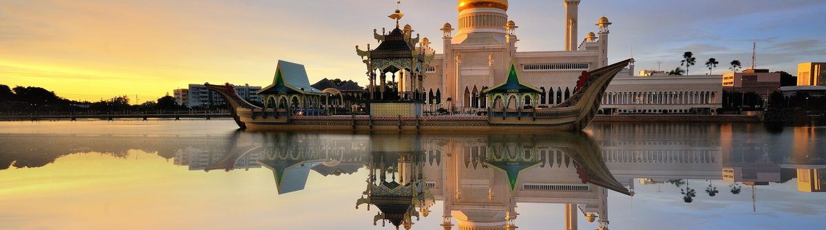 Beautiful-View-of-Sultan-Omar-Ali-Saifudding-Mosque-Bandar-Seri-Begawan-Brunei-Southeast-Asia-with-reflection-shutterstock_381193018