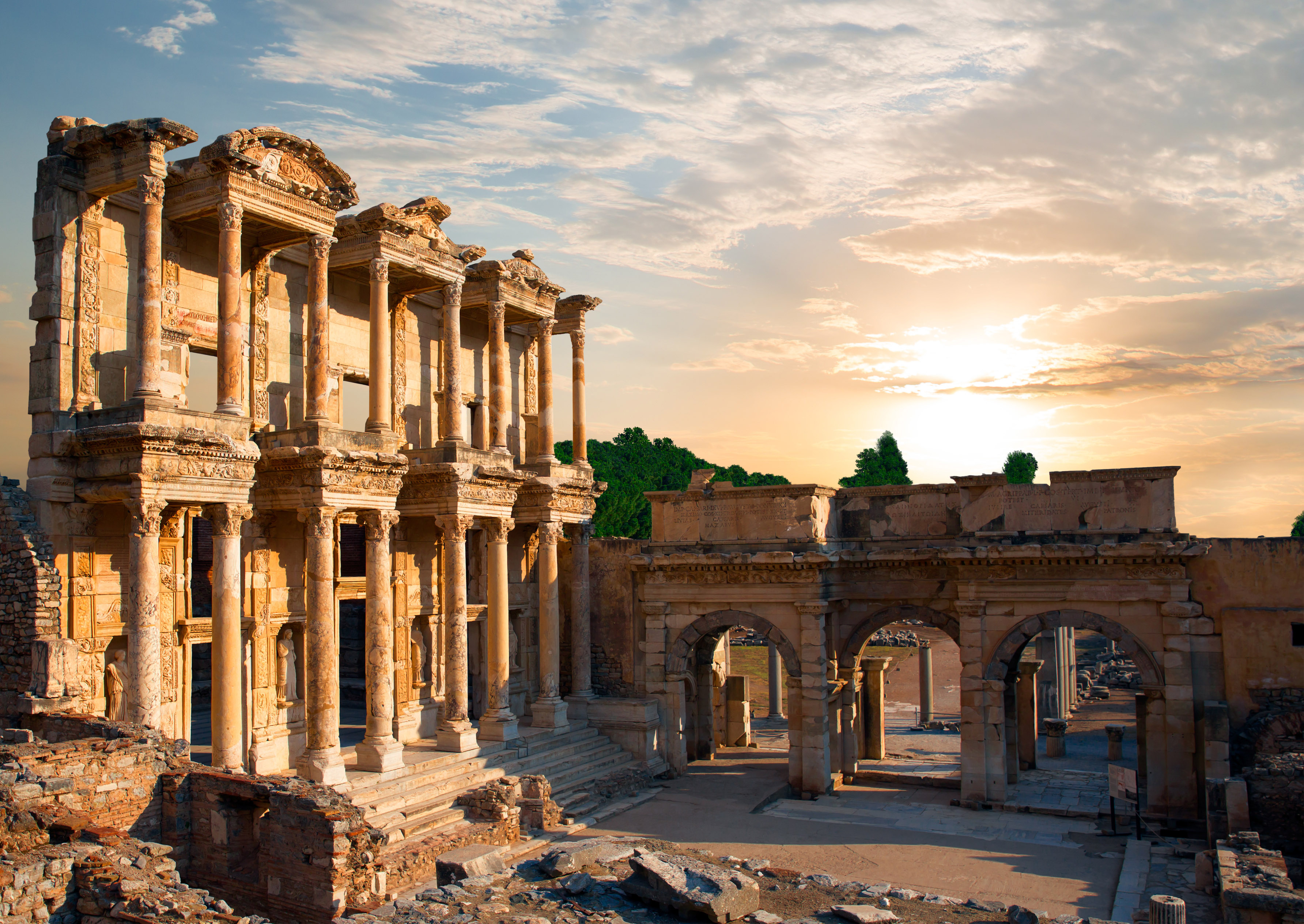 Die Celsus Bibliothek in den Ruinen von Epheseus.