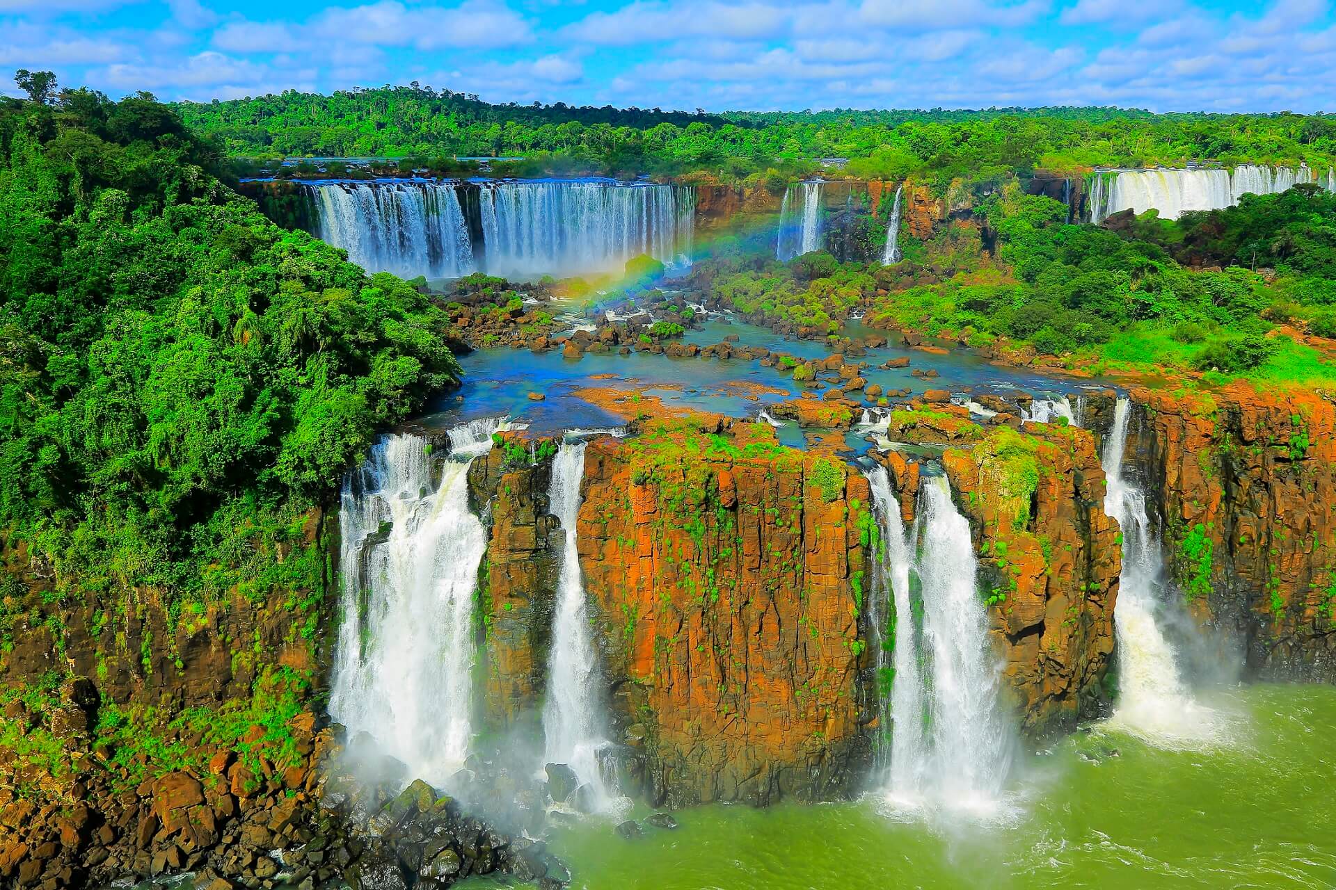 Die Iguazu Wasserfälle bieten ein wahres Naturspektakel