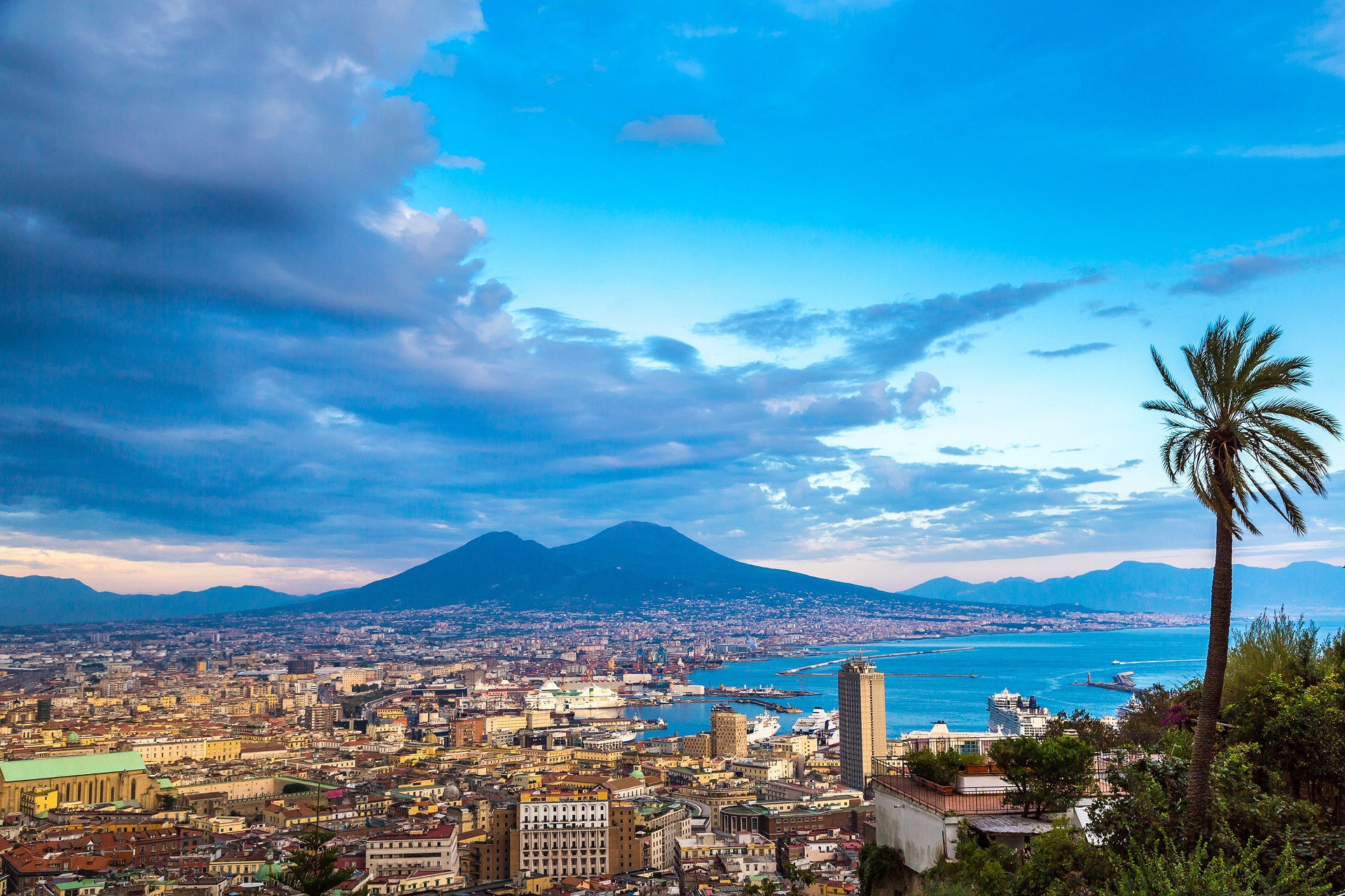 Blick über den Hafen von Neapel
