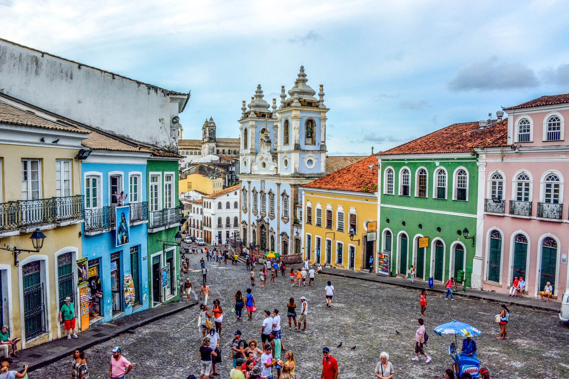 Die Altstadt in Salvador de Bahia ist bunt und lebendig