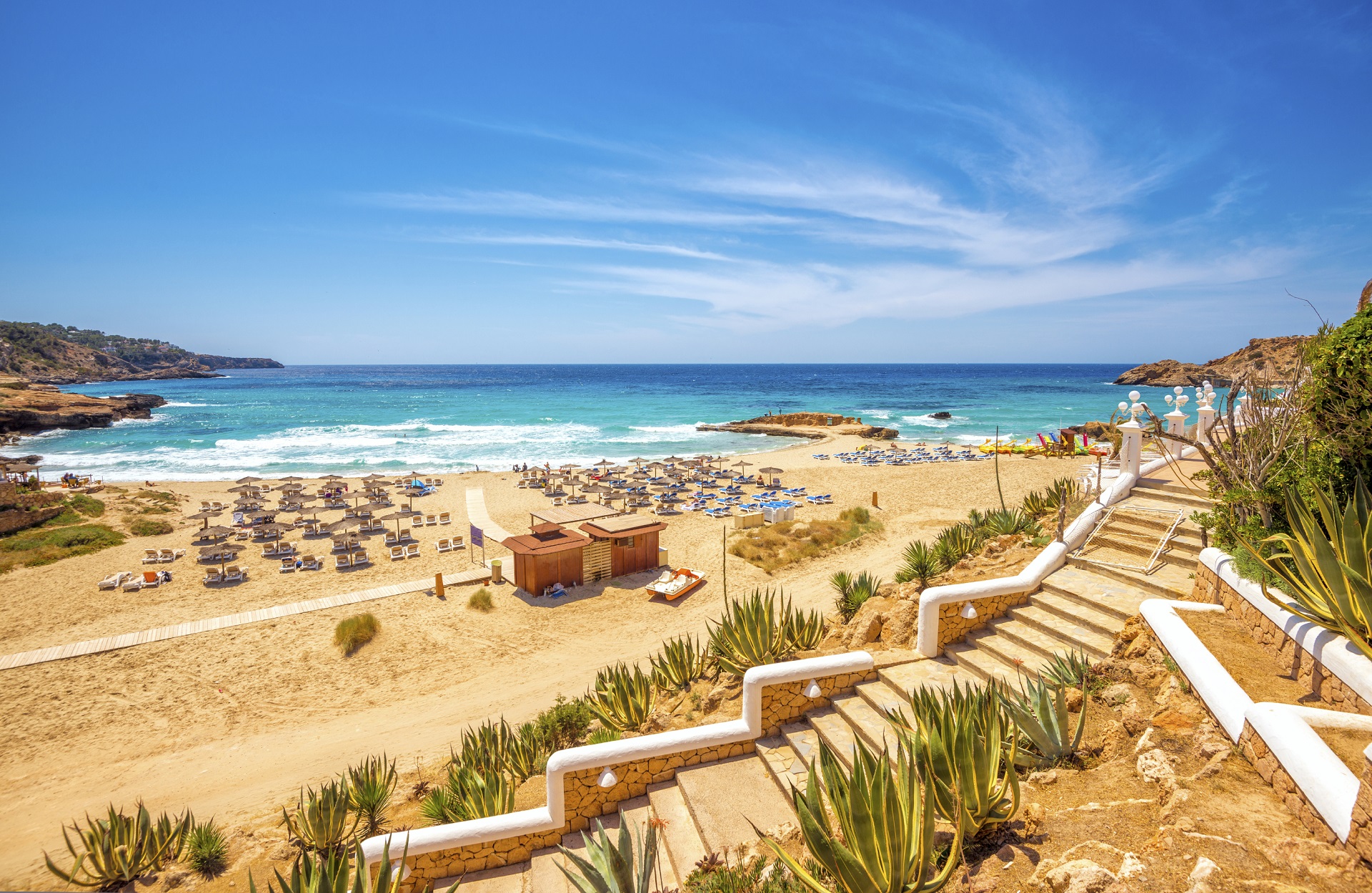 Ein Strand auf der Baleareninsel Ibiza