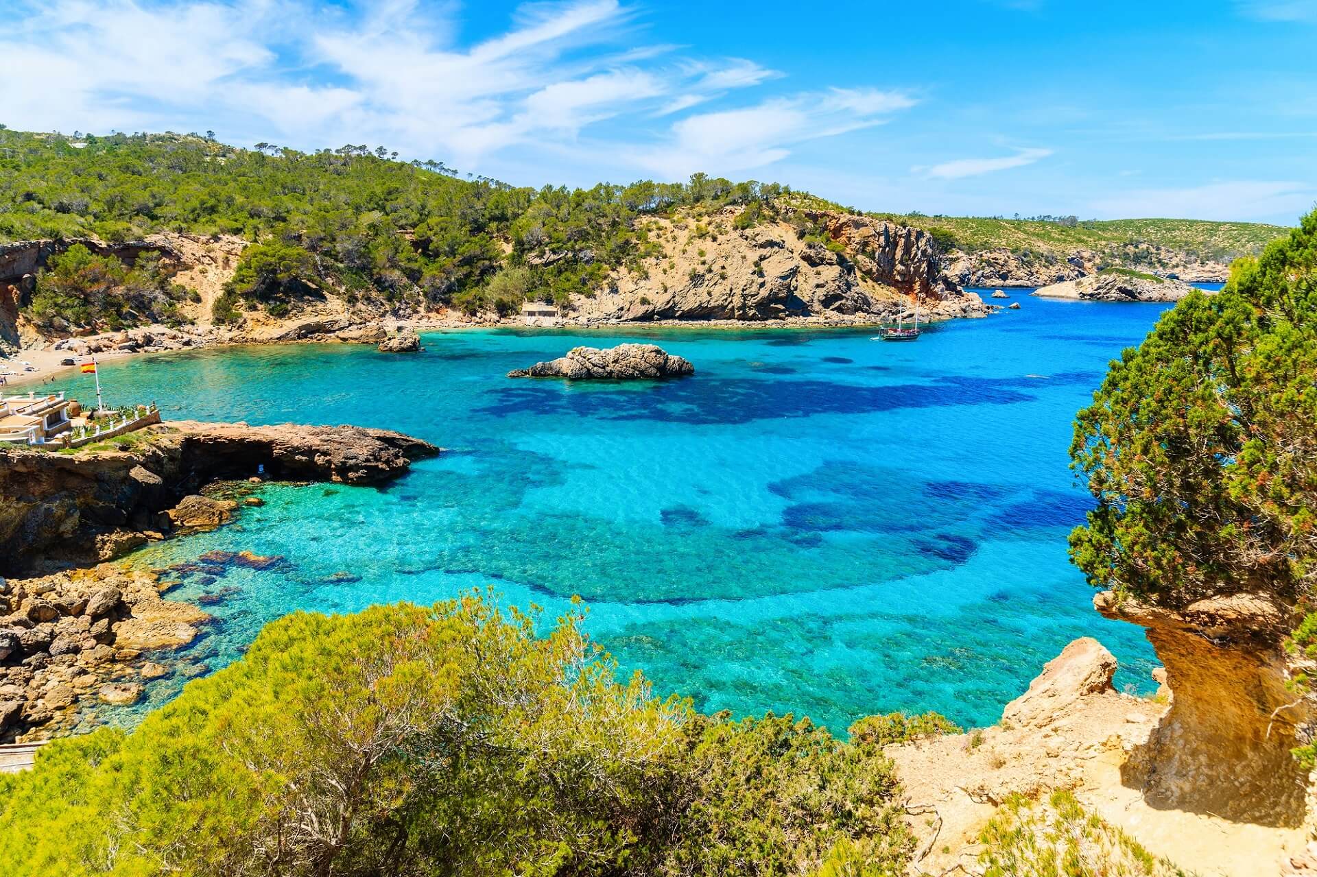 Die Bucht Cala Xarraca zählt zu den schönsten Stränden Ibizas