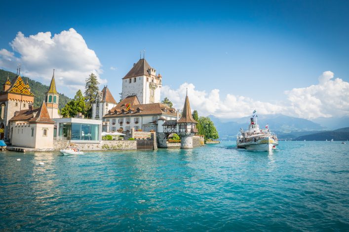 Key-Visual_Oberhofen-Castle-and-BLS-boat-Lake-Thun
