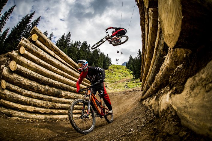 Biker im Lenzerheide Bikepark in Graubünden