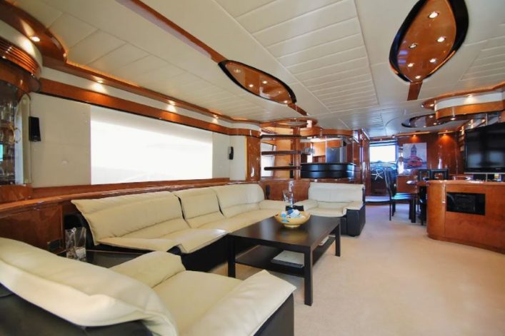 UG-Airbnb_Luxusyacht-Barcelona2