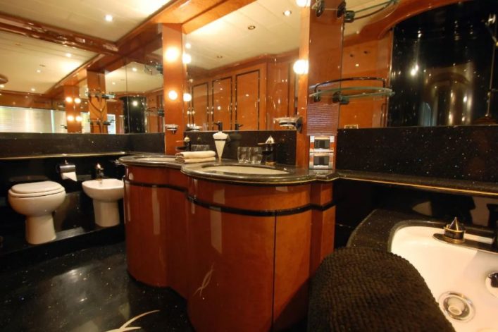 UG-Airbnb_Luxusyacht-Barcelona4