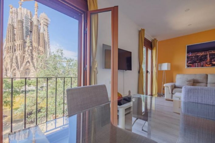 UG-Airbnb_moderne-wohnung-sagrada3