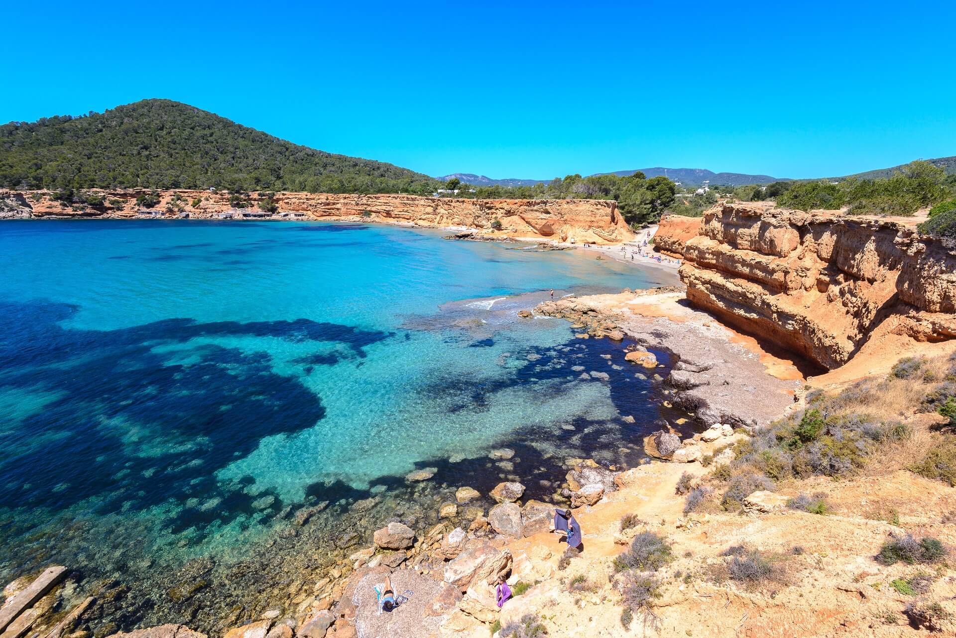 Der Strand Sa Caleta zählt zu den schönsten Stränden auf Ibiza