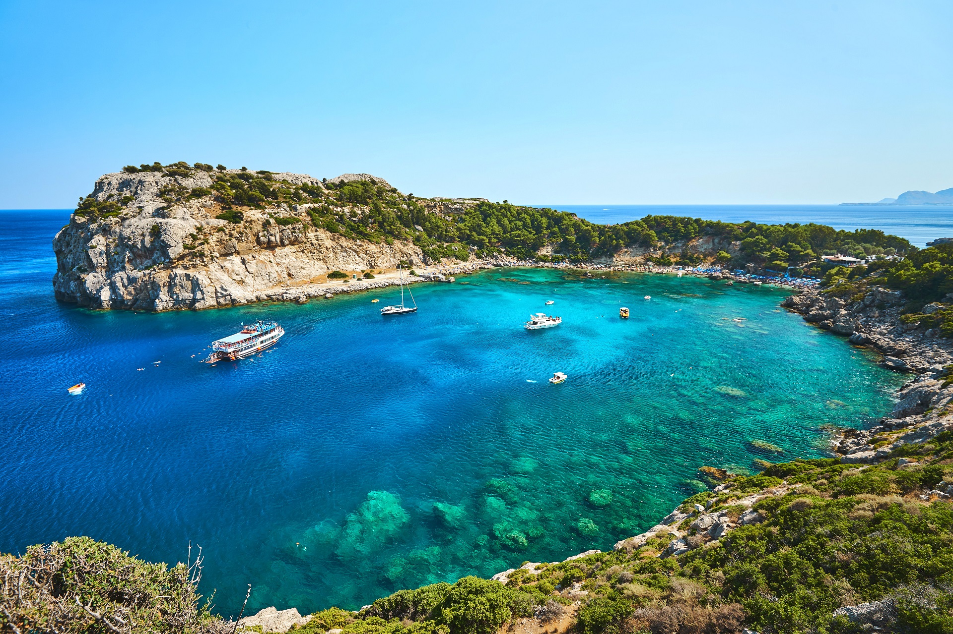 Anthony Quinn Bay auf Rhodos, einer der schönsten Strände Griechenlands
