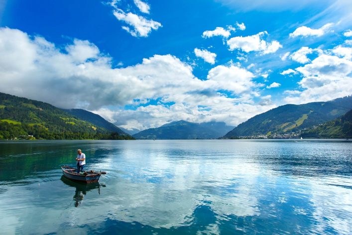 Zell-am-See-Kaprun-beim-Angeln-shutterstock_529898797