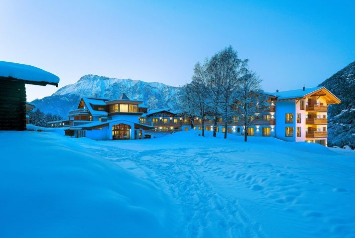 Aussenansicht-Winter-Blauestunde