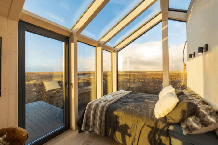 UG-Airbnb_island-glass-cottage2-1