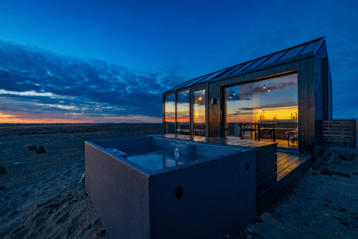 UG-Airbnb_island-glass-cottage3-1