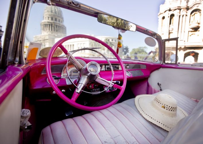 havanna-pink-oldtimer_shutterstock_356355812_900x600