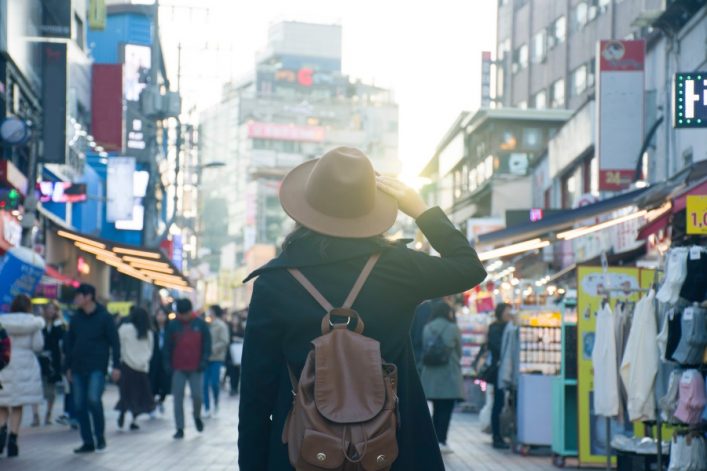 Hongdae-Modemarkt-in-Seoul-Korea_shutterstock_1565413735_900x600
