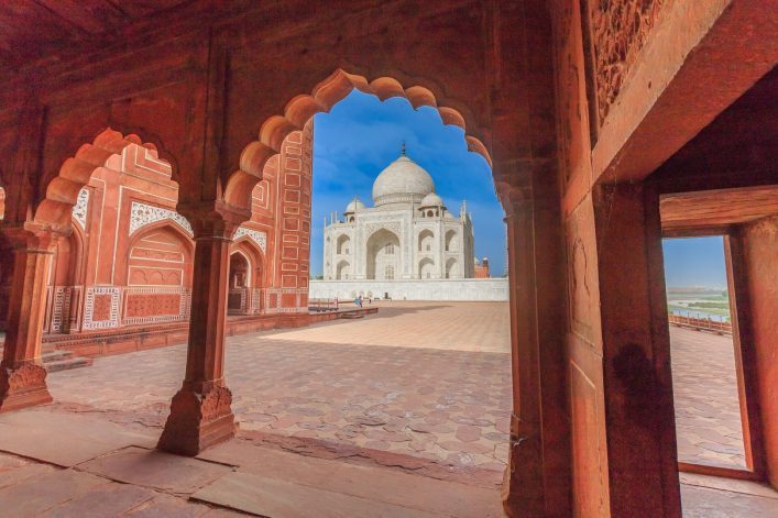 Taj-Mahal-in-Indien-iStock-525811038