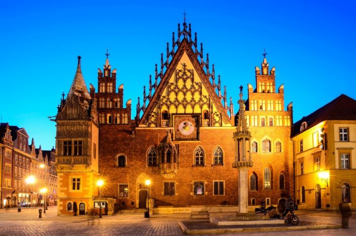 old-city-hall-in-wroclaw-poland-istock_000022488624_900x600